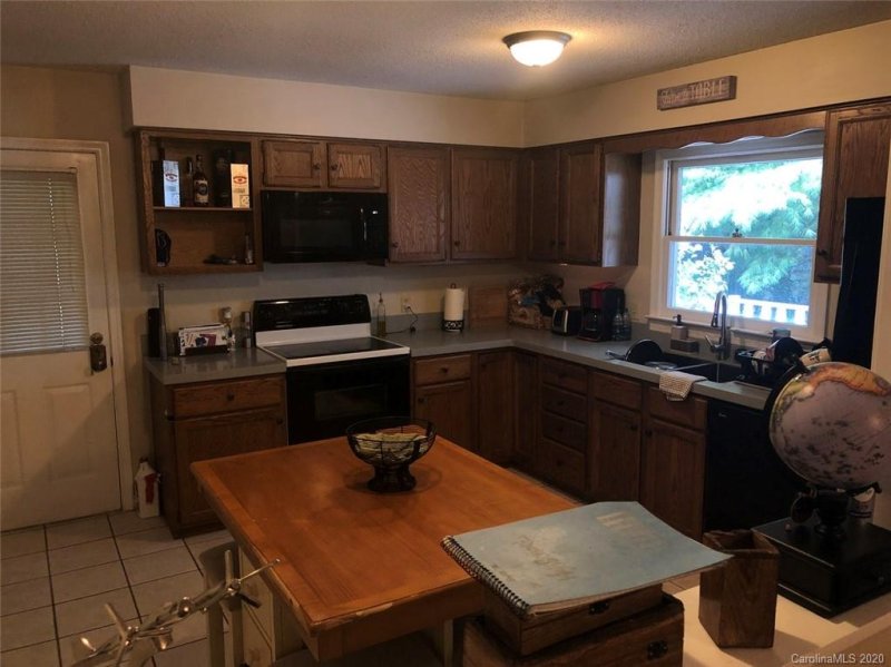 Property image 3 at 316 Melissa Way, Hendersonville, NC 28791