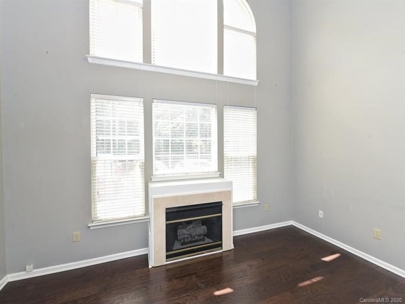 Property image 3 at 1297 E Woodlawn Road, Charlotte, NC 28209