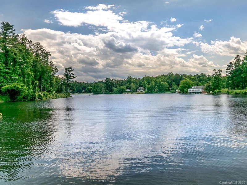 Property image 3 at 102 Virginia Avenue, Hendersonville, NC 28739