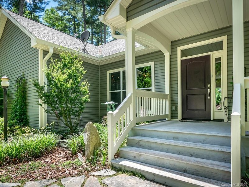 Property image 5 at 102 Virginia Avenue, Hendersonville, NC 28739