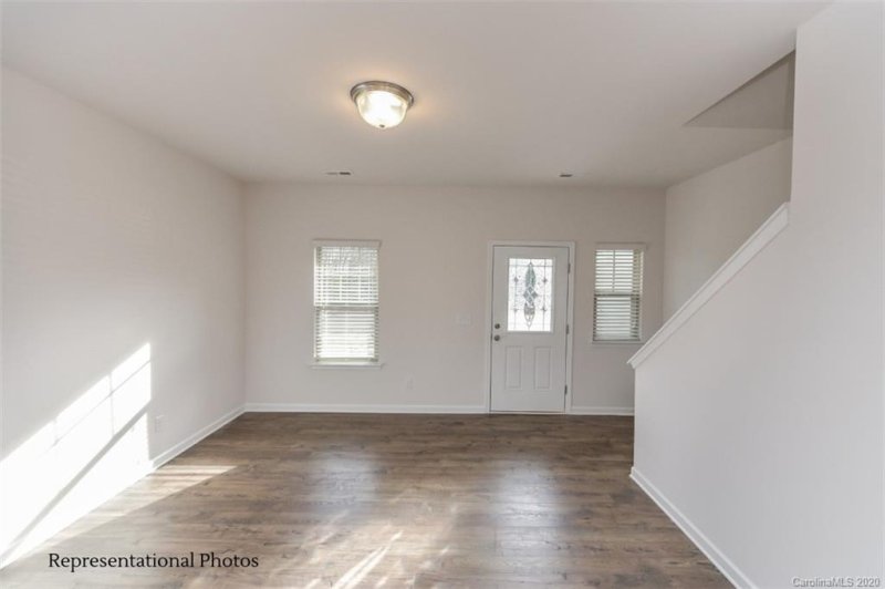 Property image 2 at 5128 Lakeview Road, Charlotte, NC 28216