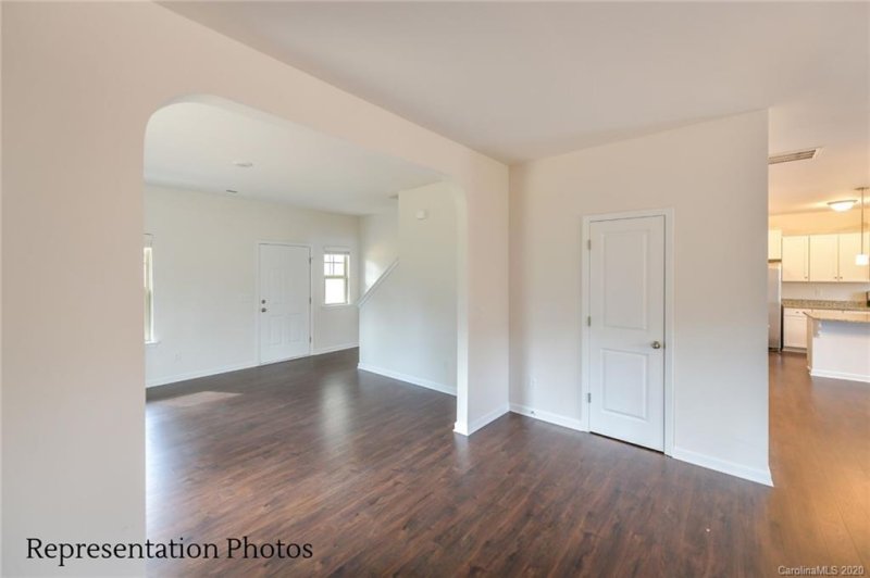 Property image 3 at 5128 Lakeview Road, Charlotte, NC 28216