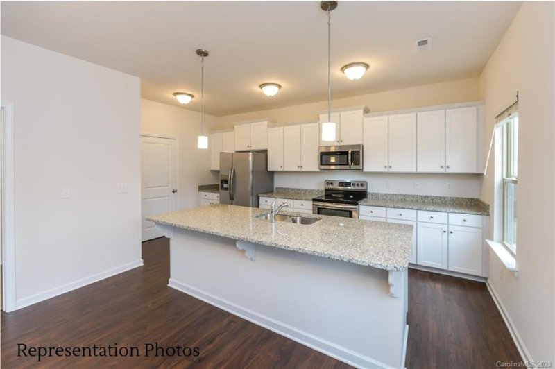 Property image 4 at 5128 Lakeview Road, Charlotte, NC 28216