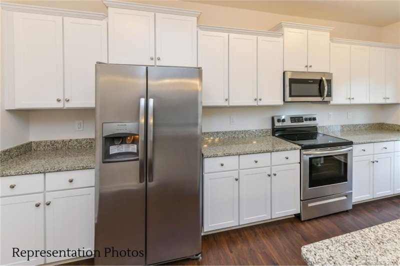 Property image 5 at 5128 Lakeview Road, Charlotte, NC 28216