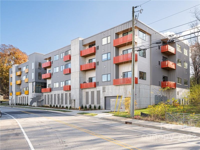 Property image 3 at 68 Craven Street, Asheville, NC 28806