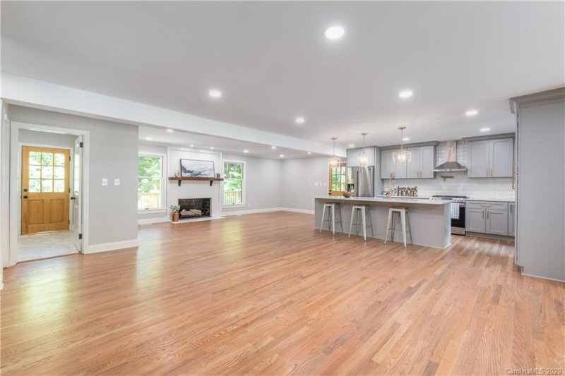 Property image 2 at 1901 Summerhill Drive, Charlotte, NC 28212