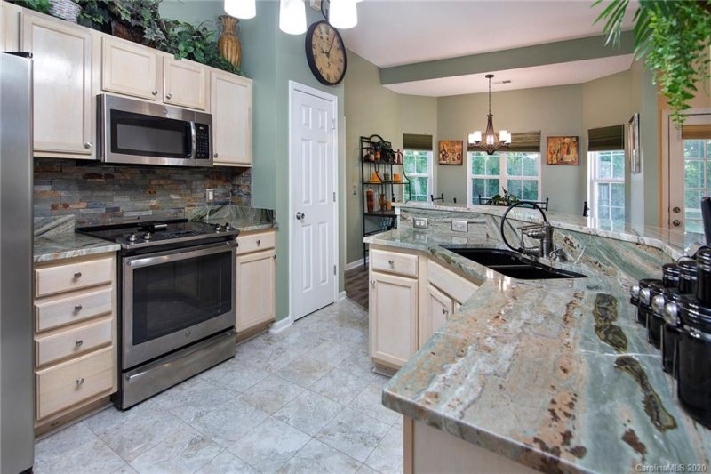 Property image 2 at 852 Murphy Hill Place, Charlotte, NC 28214