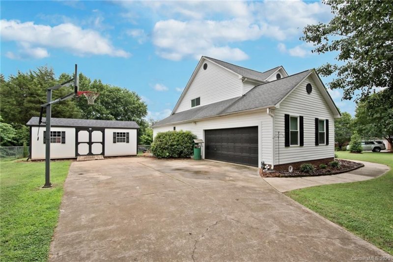 Property image 5 at 117 Mooreland Road, Mooresville, NC 28117