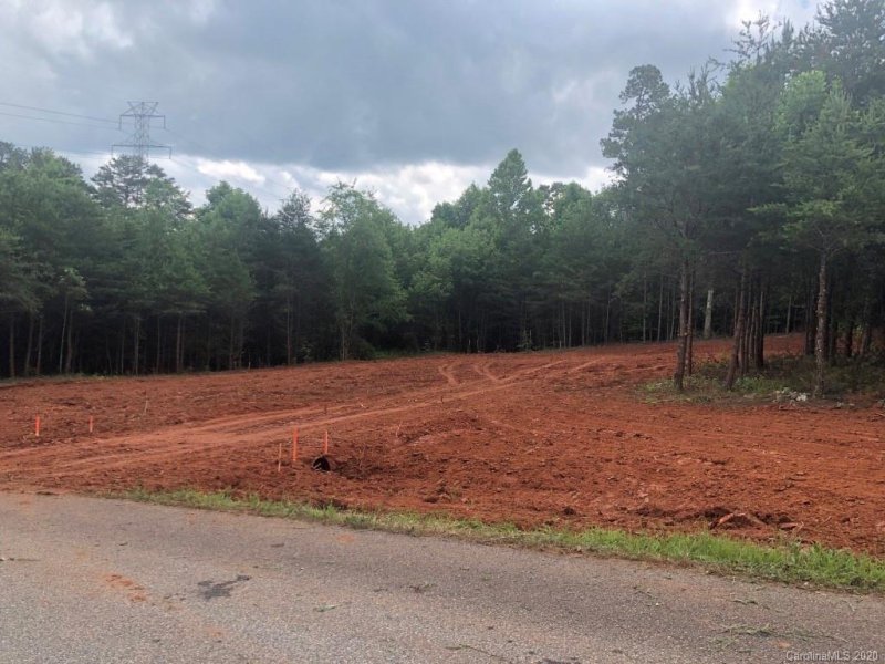 Property image 3 at 4154 River Run Circle, Hickory, NC 28602