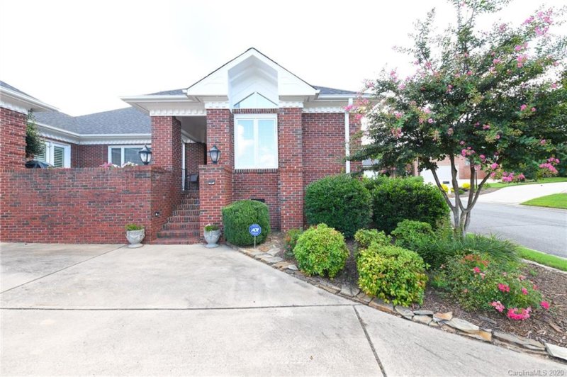 Property image 2 at 1202 Nw Greenside Drive, Concord, NC 28027