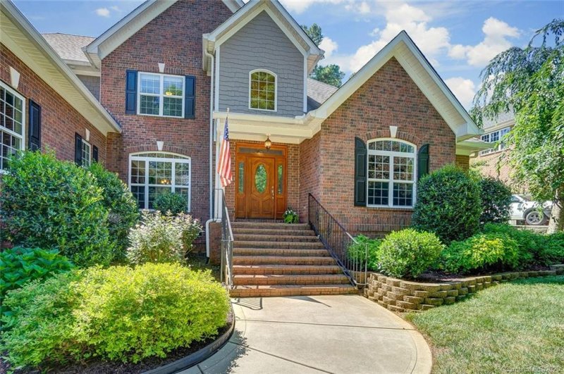 Property image 2 at 372 Riverwood Road, Mooresville, NC 28117