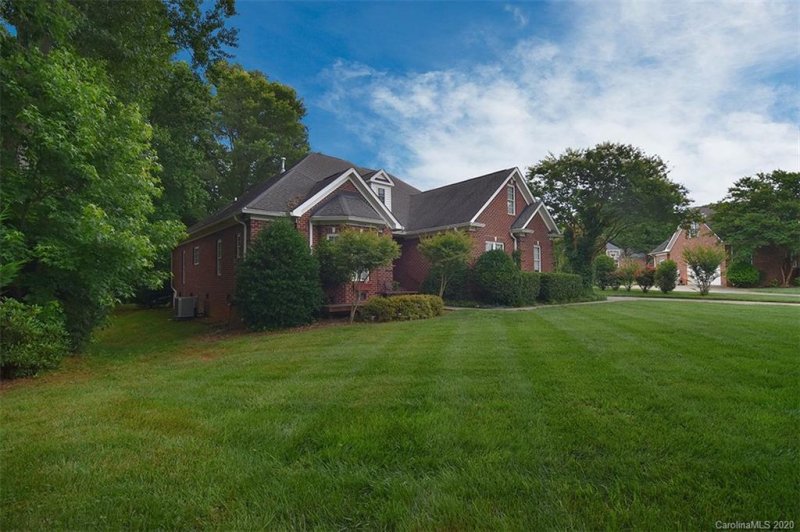 Property image 3 at 10329 Spring Meadow Drive, Mint Hill, NC 28227