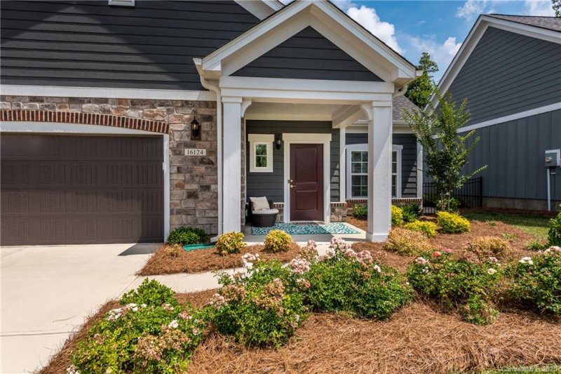 Property image 2 at 16124 Lakeside Loop Lane, Cornelius, NC 28031