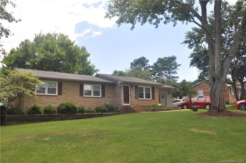 Property image 2 at 409 Donna Avenue, Gastonia, NC 28052