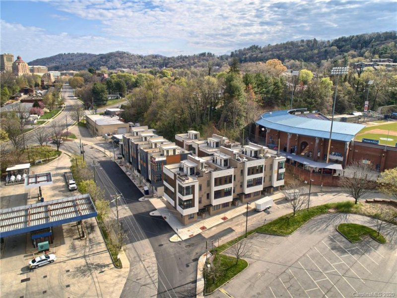 Property image 2 at 17 Bauhaus Court, Asheville, NC 28801