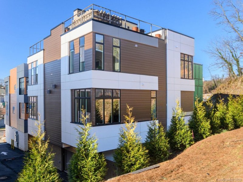 Property image 3 at 17 Bauhaus Court, Asheville, NC 28801