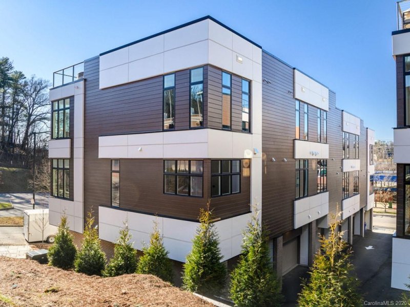 Property image 4 at 17 Bauhaus Court, Asheville, NC 28801