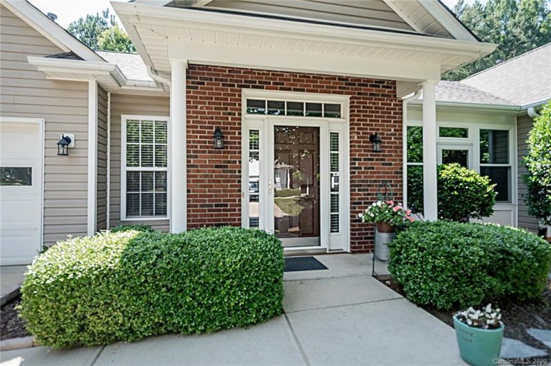 Property image 4 at 16616 Timber Crossing Road, Charlotte, NC 28213