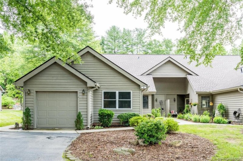 Property image 2 at 8 Tisha Lane, Hendersonville, NC 28739