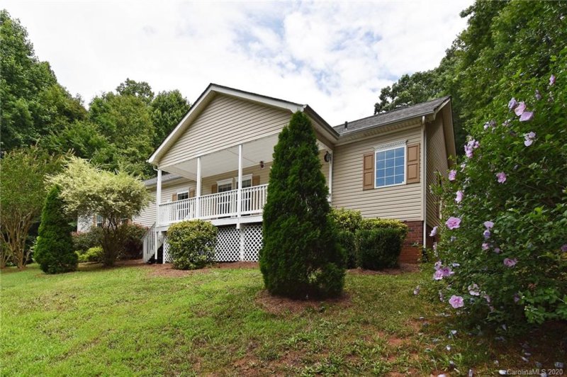 2929 Sweeping Pine Lane