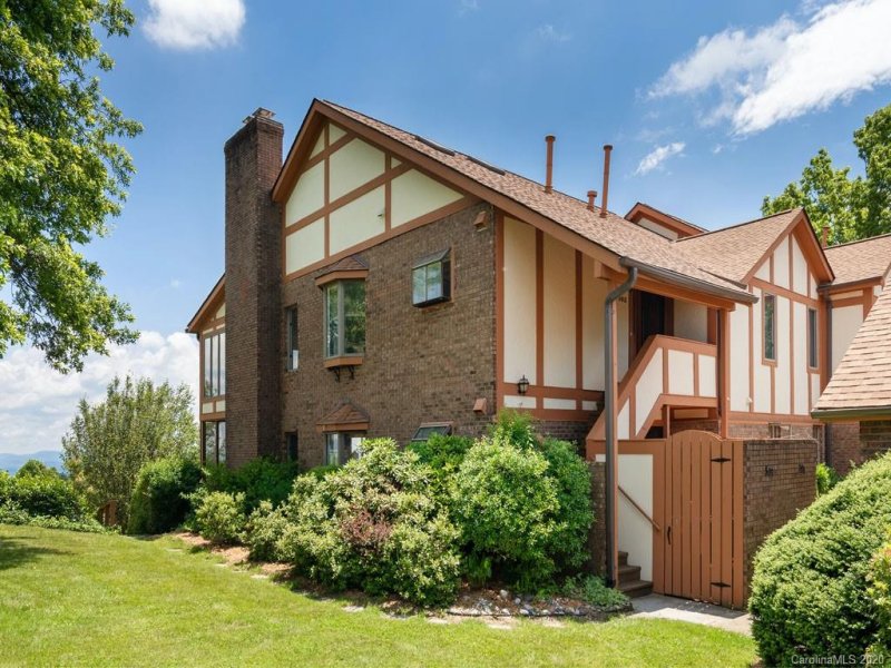 Property image 2 at 303 Fleetwood Plaza, Hendersonville, NC 28739