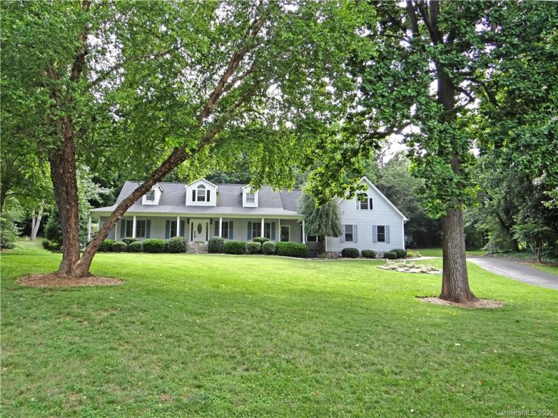 4885 Moonlite Bay Drive