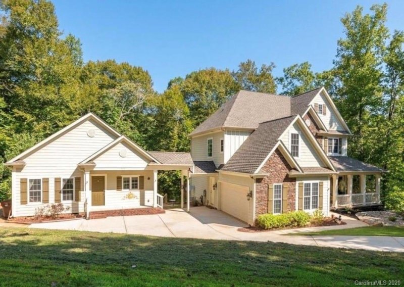 6141 Falls Ridge Trail