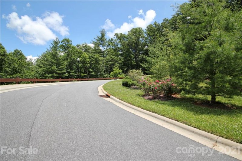 Property image 2 at 33 Grovepoint Way, Asheville, NC 28804