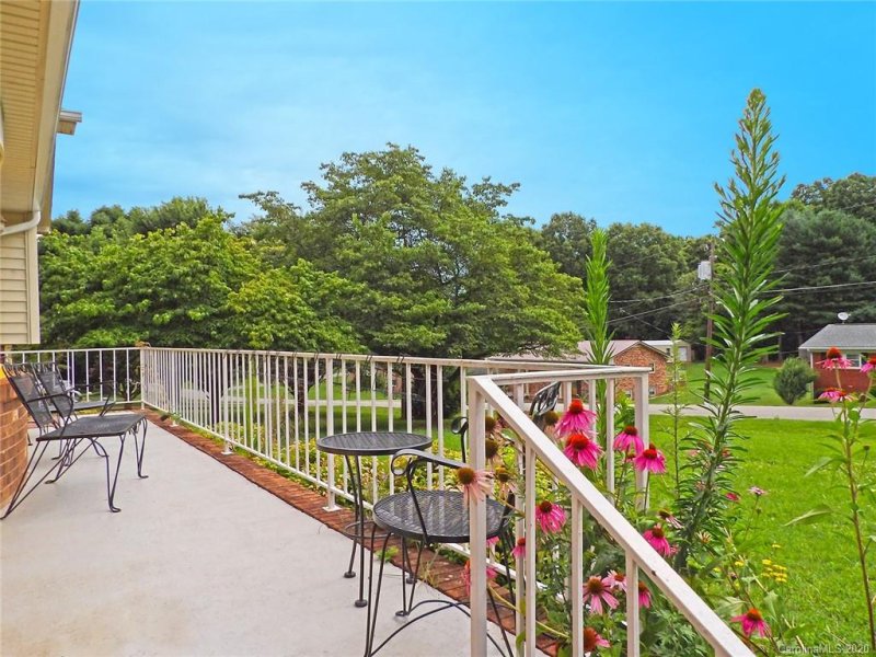 Property image 2 at 401 Deal Avenue, Conover, NC 28613