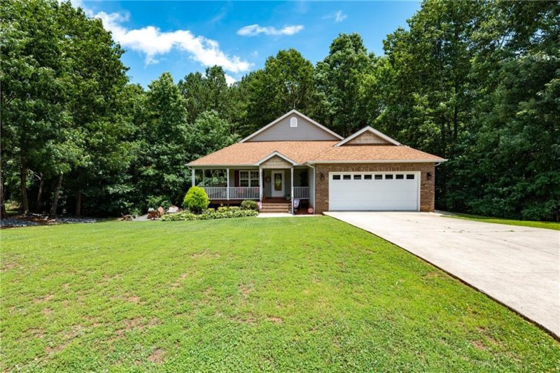 Property image 2 at 5106 Hanging Rock Court, Hickory, NC 28601