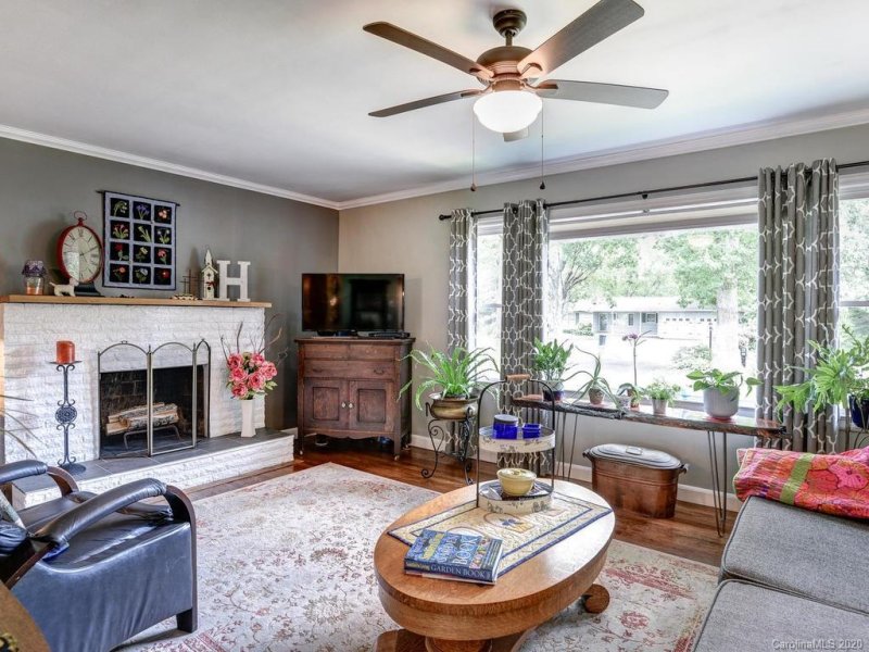 Property image 3 at 3121 Wesley Way, Hendersonville, NC 28792