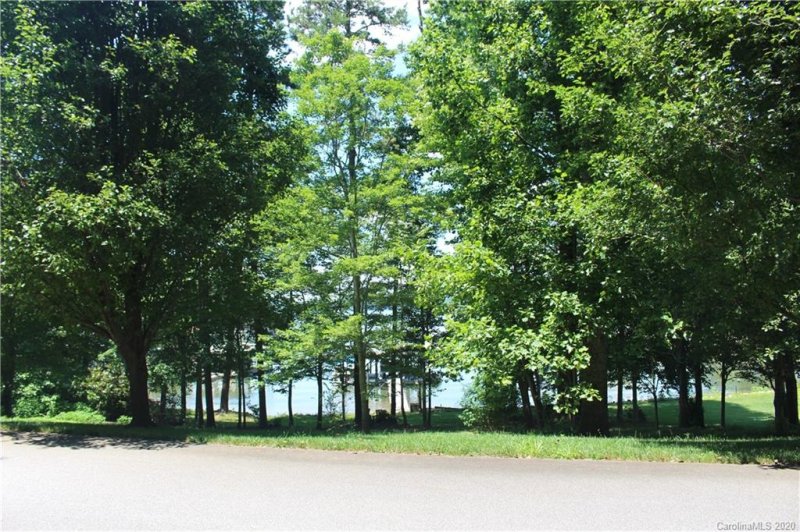 Property image 2 at 9464 Riviera Drive, Sherrills Ford, NC 28673