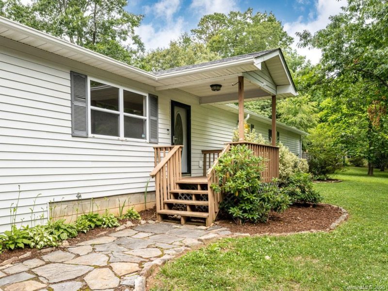 Property image 5 at 11 Gun Flint Trail, Fletcher, NC 28732