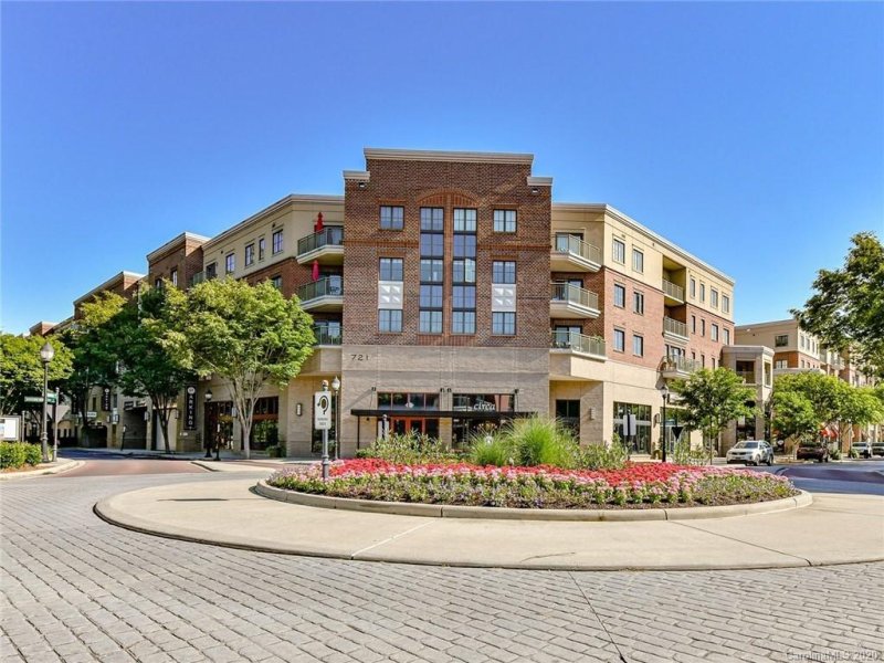 Property image 2 at 721 Governor Morrison Street, Charlotte, NC 28211