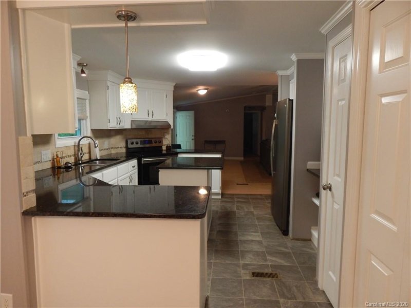 Property image 2 at 7464 Forest Oak Drive, Denver, NC 28037