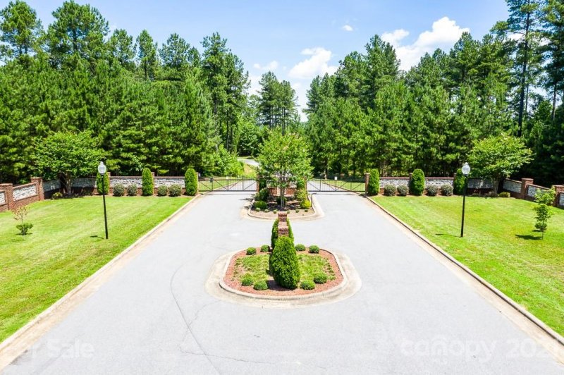 Property image 3 at 124 Portside Drive, Statesville, NC 28677