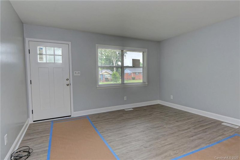 Property image 3 at 4300 Briarhill Drive, Charlotte, NC 28215