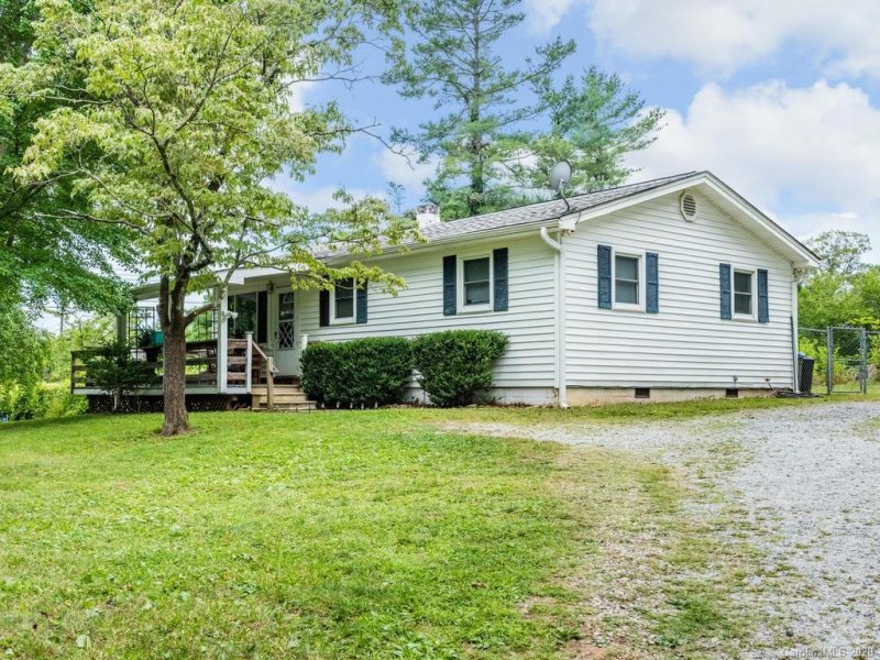 Property image 2 at 406 Beverly Avenue, Hendersonville, NC 28792