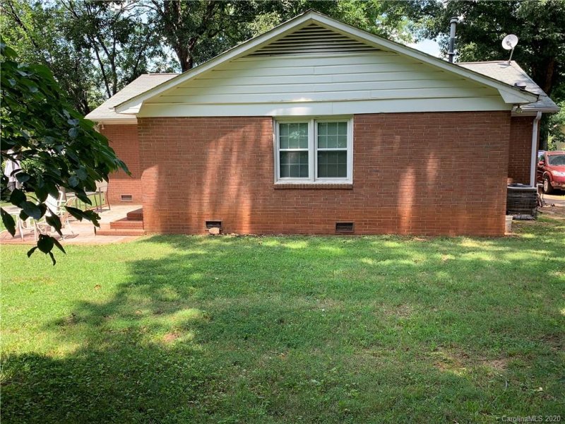 Property image 3 at 1929 Crestdale Drive, Charlotte, NC 28216