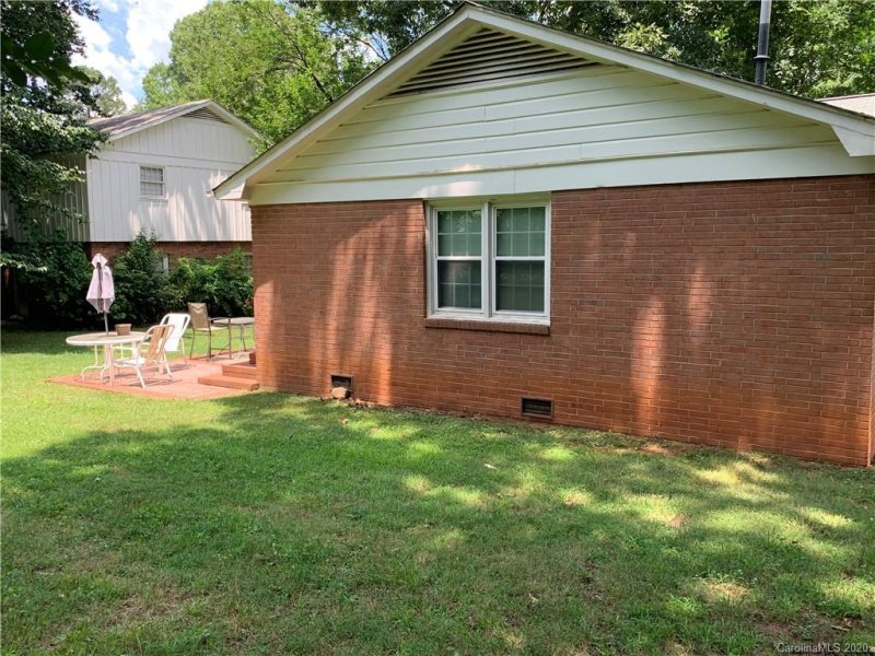 Property image 4 at 1929 Crestdale Drive, Charlotte, NC 28216