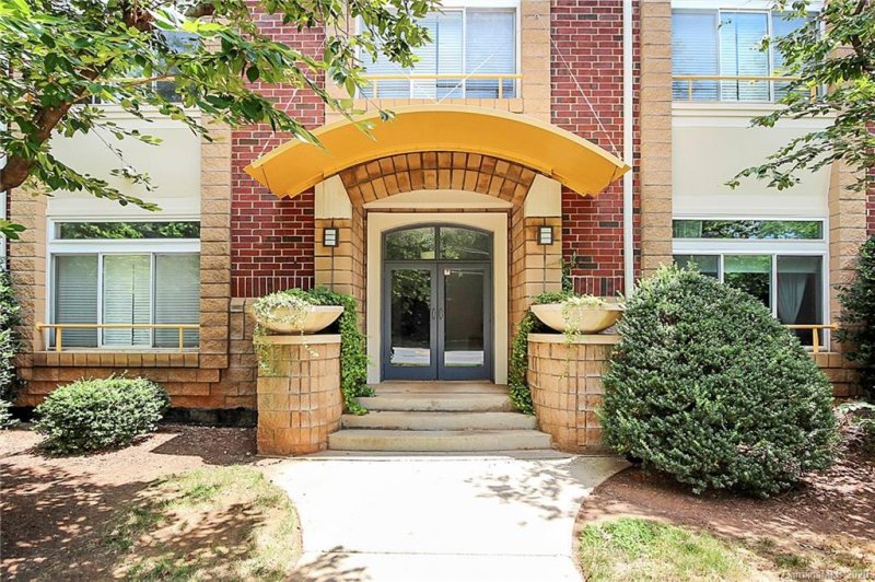 Property image 2 at 404 N Laurel Avenue, Charlotte, NC 28204