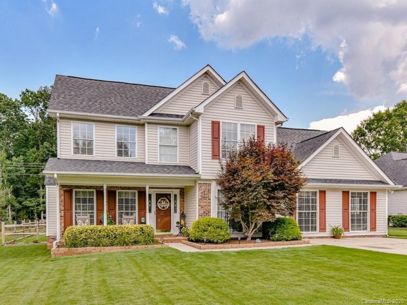 Property image 2 at 3131 Leicester Drive, Matthews, NC 28104