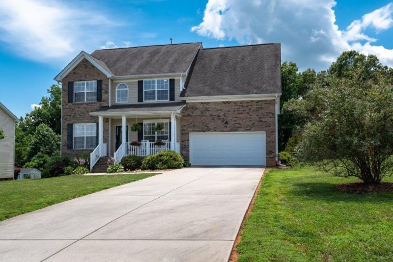 Property image 2 at 5023 Orchard Park Drive, Hickory, NC 28602