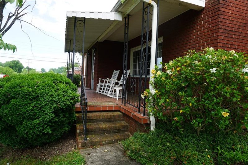 Property image 3 at 1024 Pennton Avenue, Lenoir, NC 28645