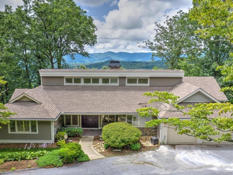 Property image 2 at 350 Roberts Drive, Hendersonville, NC 28739