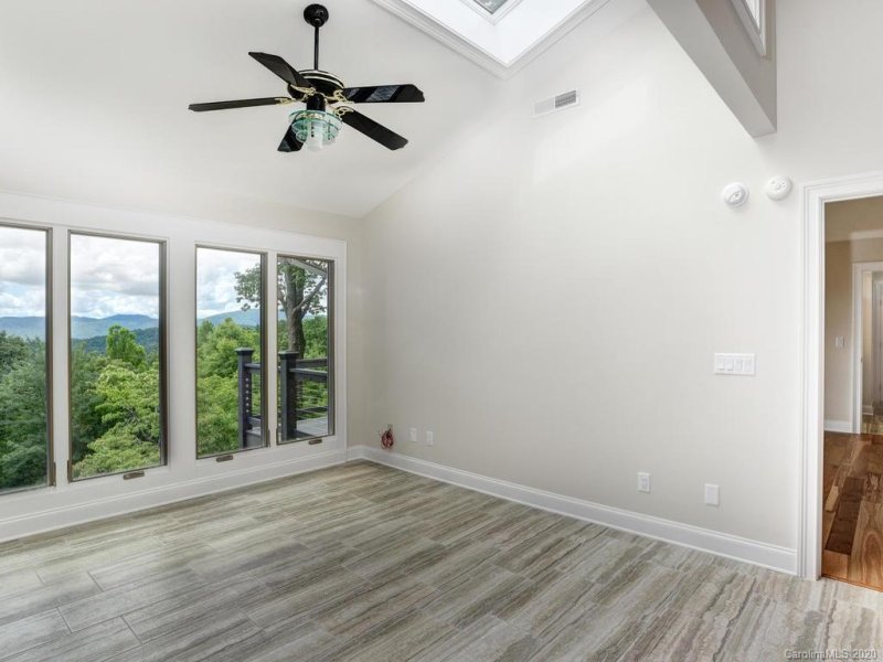 Property image 4 at 350 Roberts Drive, Hendersonville, NC 28739