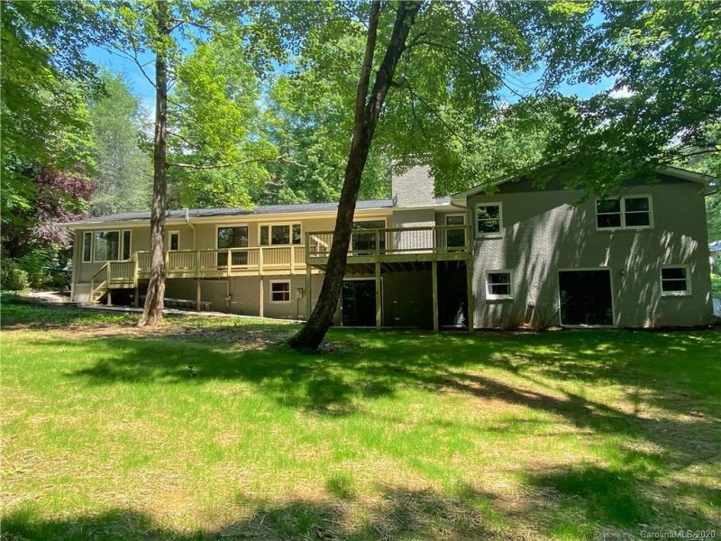 Property image 2 at 122 Woodhaven Drive, Hendersonville, NC 28739