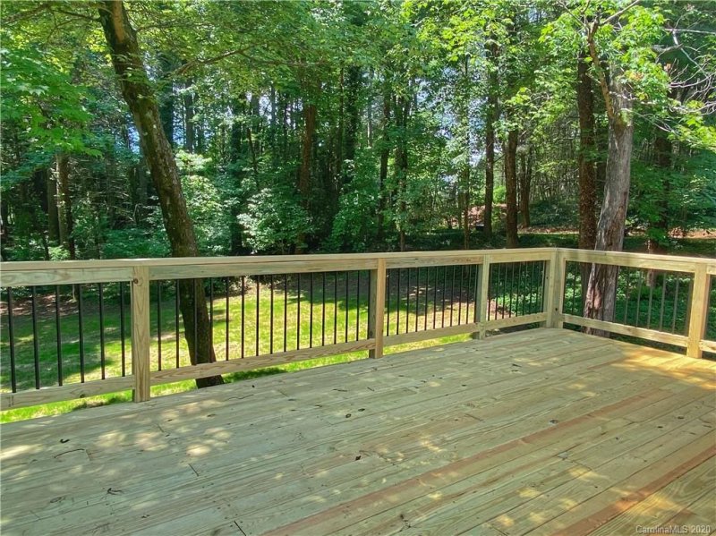 Property image 3 at 122 Woodhaven Drive, Hendersonville, NC 28739