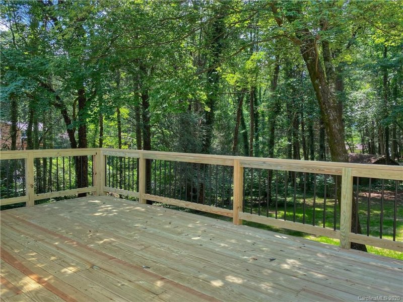 Property image 4 at 122 Woodhaven Drive, Hendersonville, NC 28739