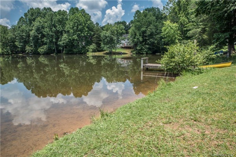 Property image 2 at 130 Hazelton Loop, Mooresville, NC 28117